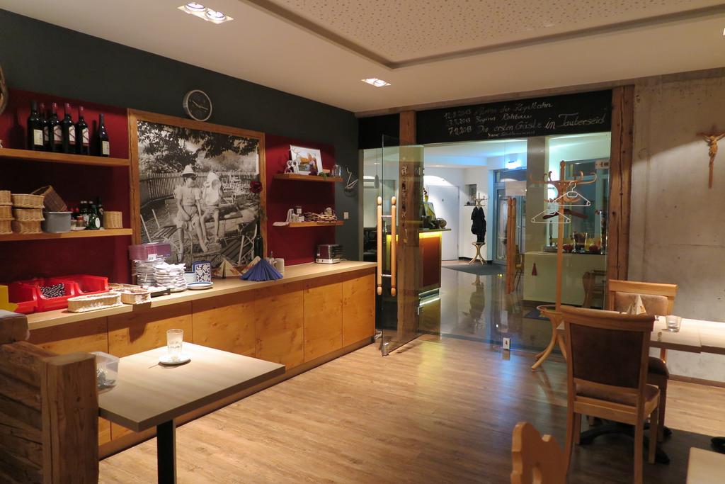 Landgasthof Zum Hirschen Guest house Tauberrettersheim